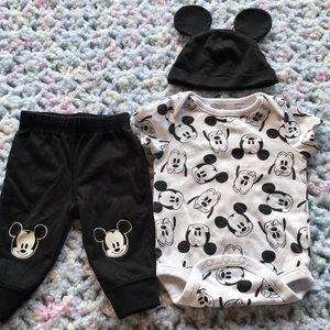 Disney Mickey Mouse Set in black size 3 months